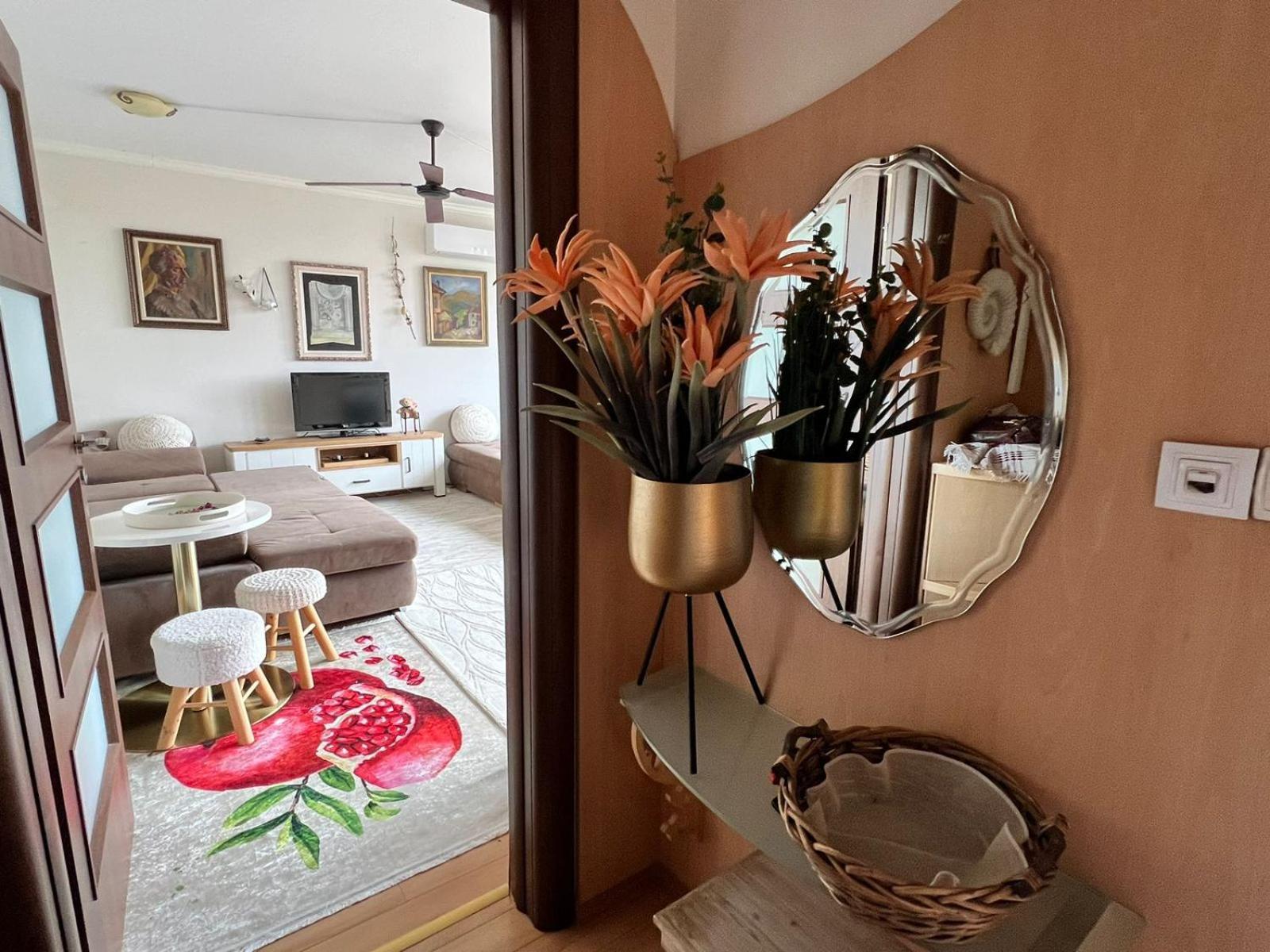 Downtown Central Apartment With Working Kitchen, City Views & Free Parking Kazanlak Exterior photo