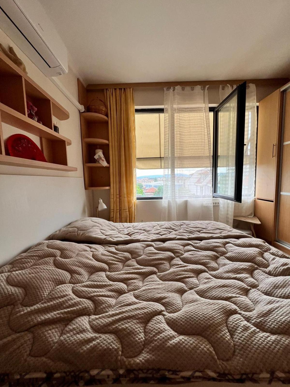 Downtown Central Apartment With Working Kitchen, City Views & Free Parking Kazanlak Exterior photo