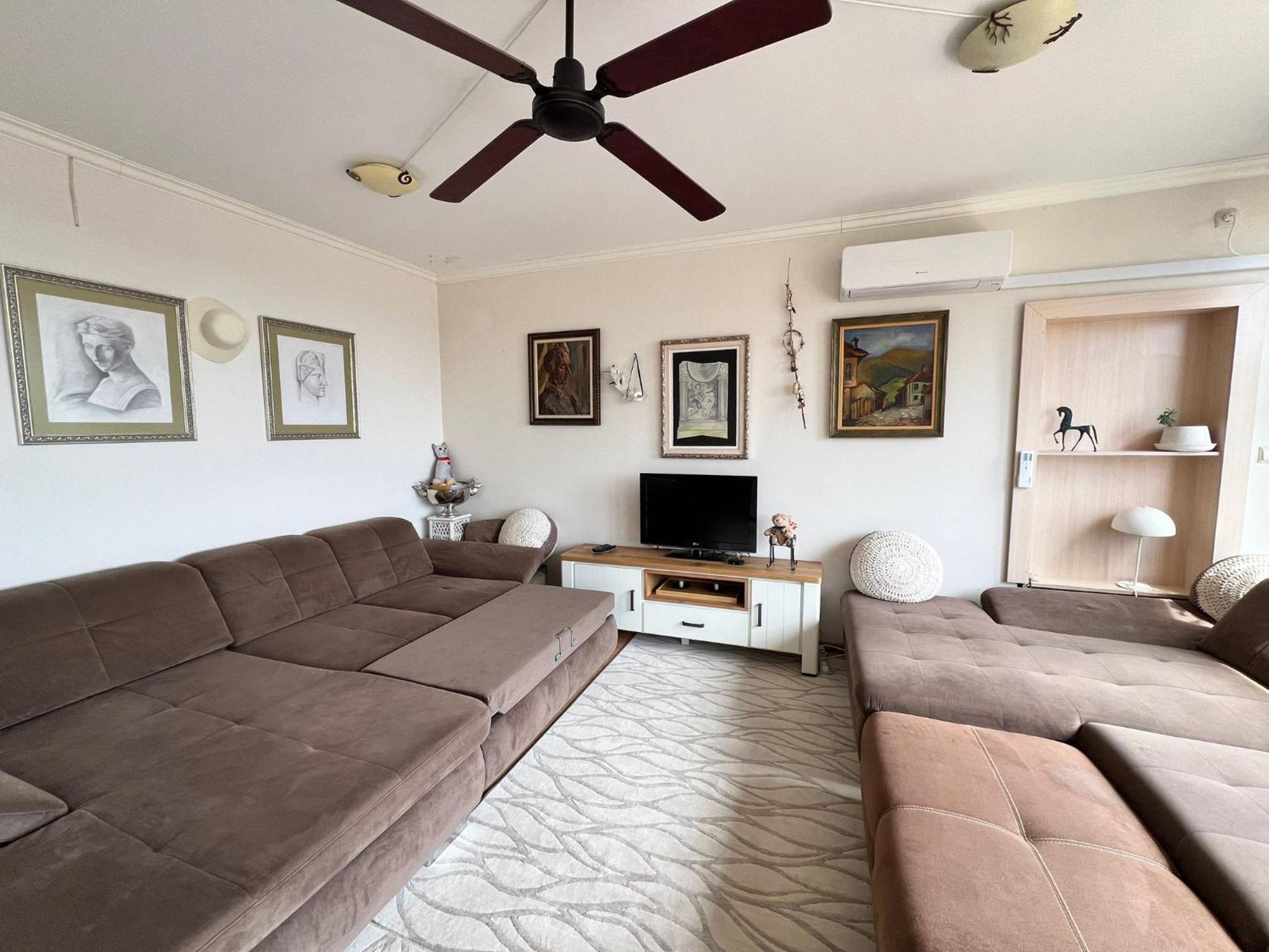 Downtown Central Apartment With Working Kitchen, City Views & Free Parking Kazanlak Exterior photo