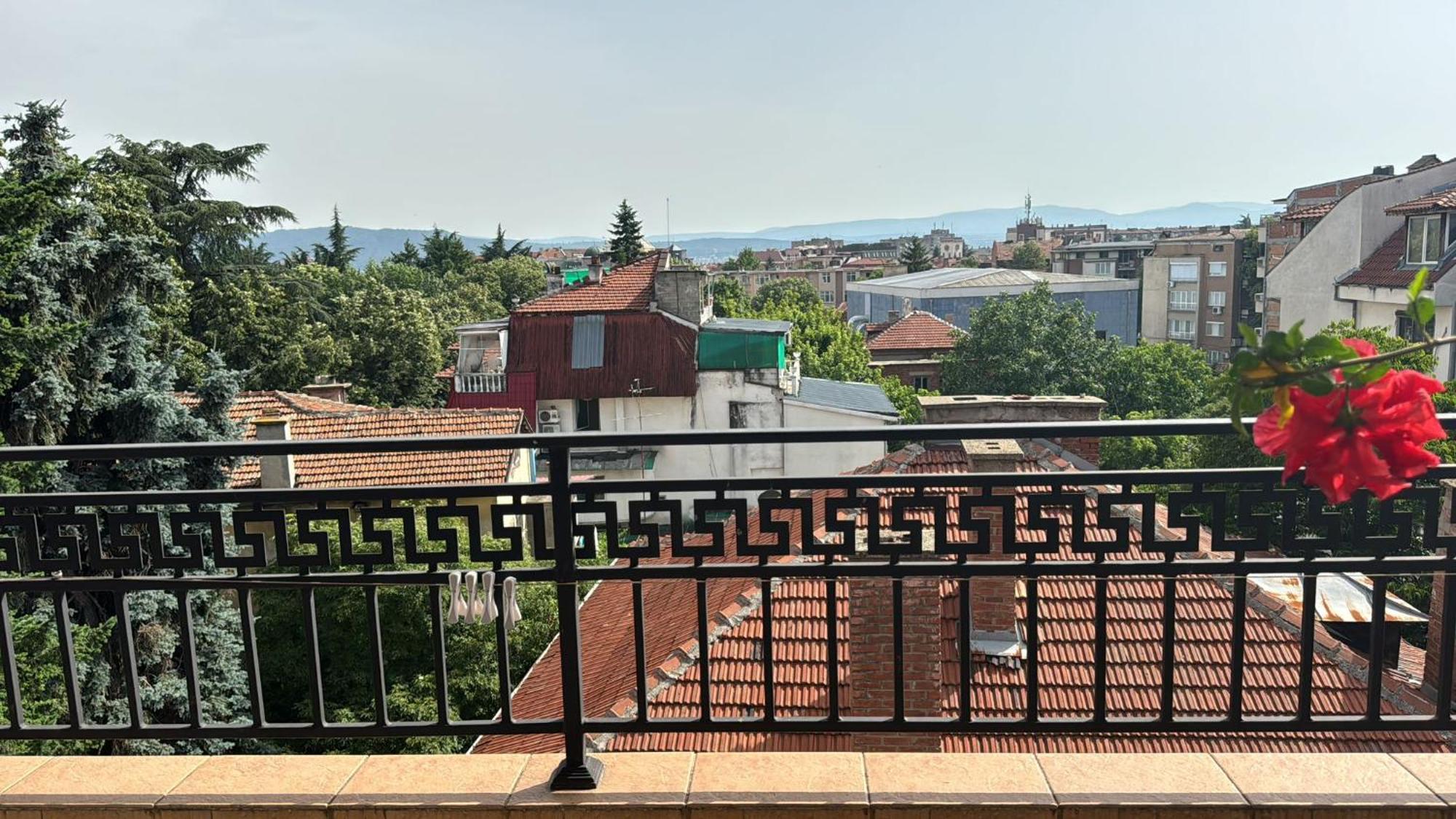 Downtown Central Apartment With Working Kitchen, City Views & Free Parking Kazanlak Exterior photo